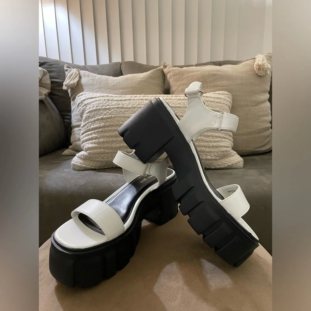 NWB Madden Girl Grandy‎ Chunky Platform Sandals - 9.5